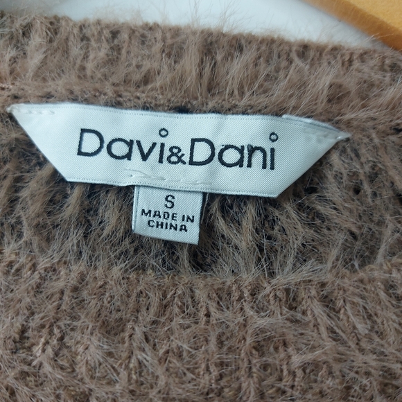 Davi & Dani Leopard Print Round Neck Loose Sweater - Picture 6 of 8